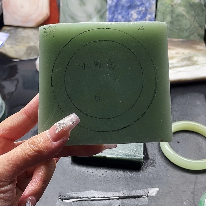 石英质玉未镶嵌手镯定制