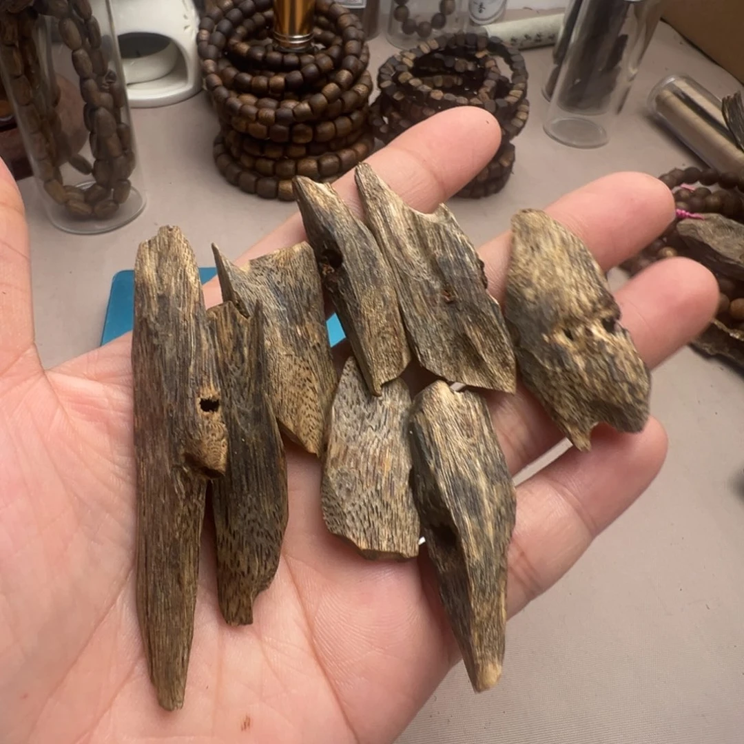 棋楠沉香块料车挂15克