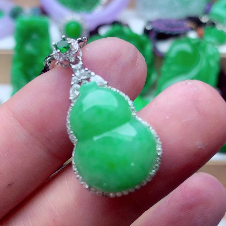 吊坠(不含链)未镶嵌翡翠