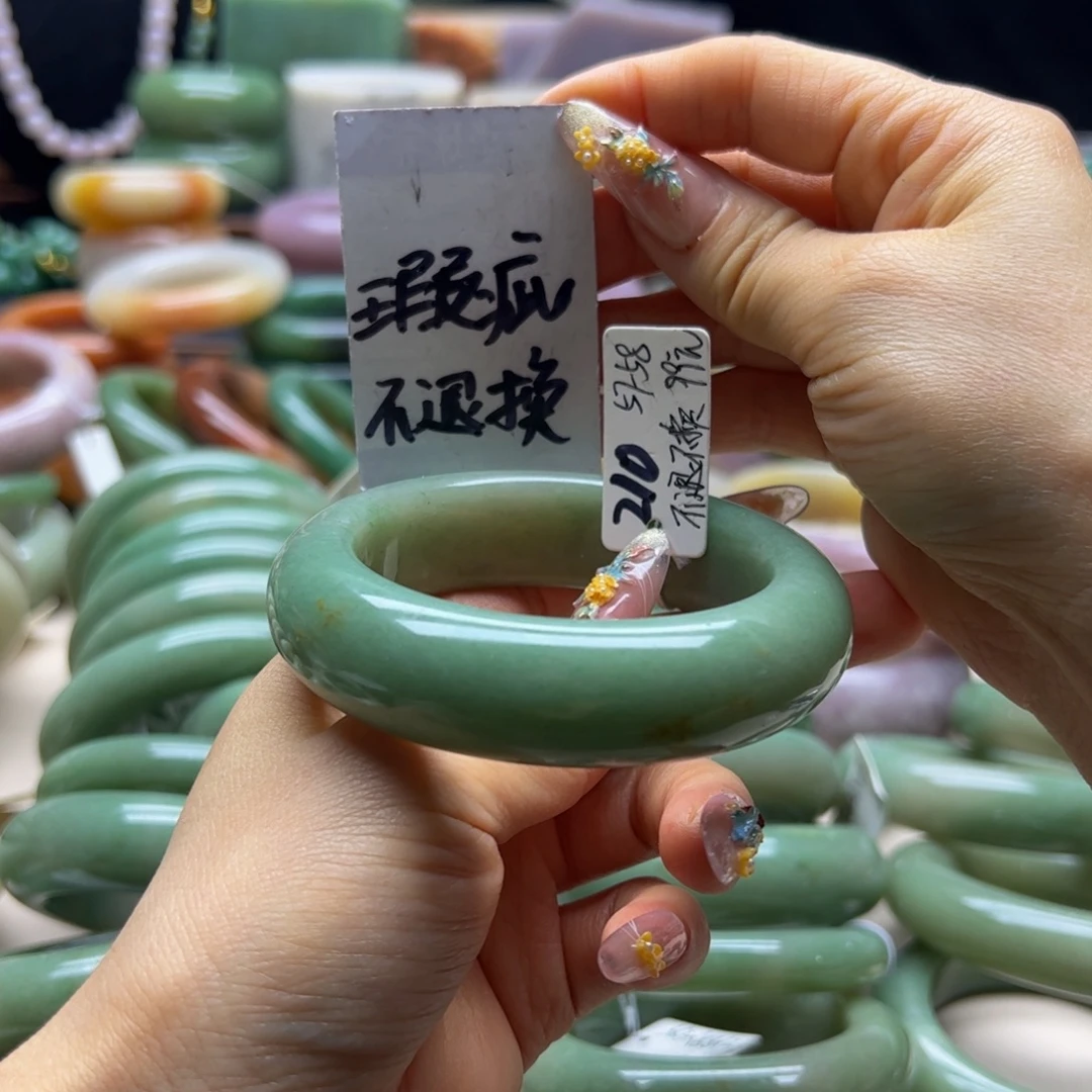 石英岩玉未镶嵌手镯