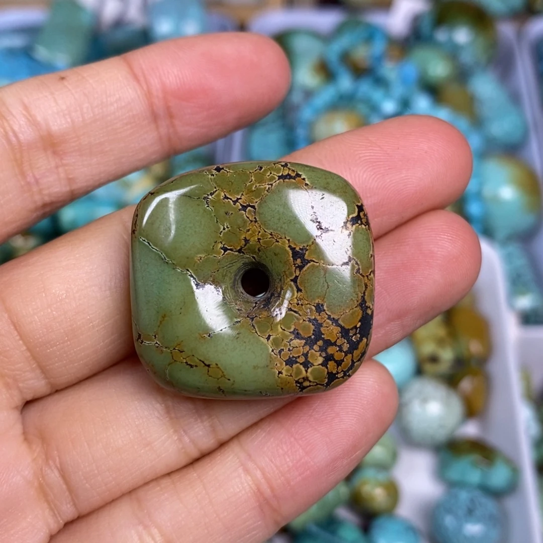 绿松石未镶嵌颈饰