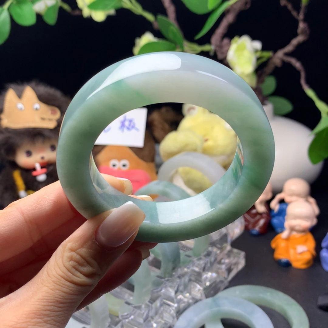 x***i定制翡翠未镶嵌翡翠手镯61