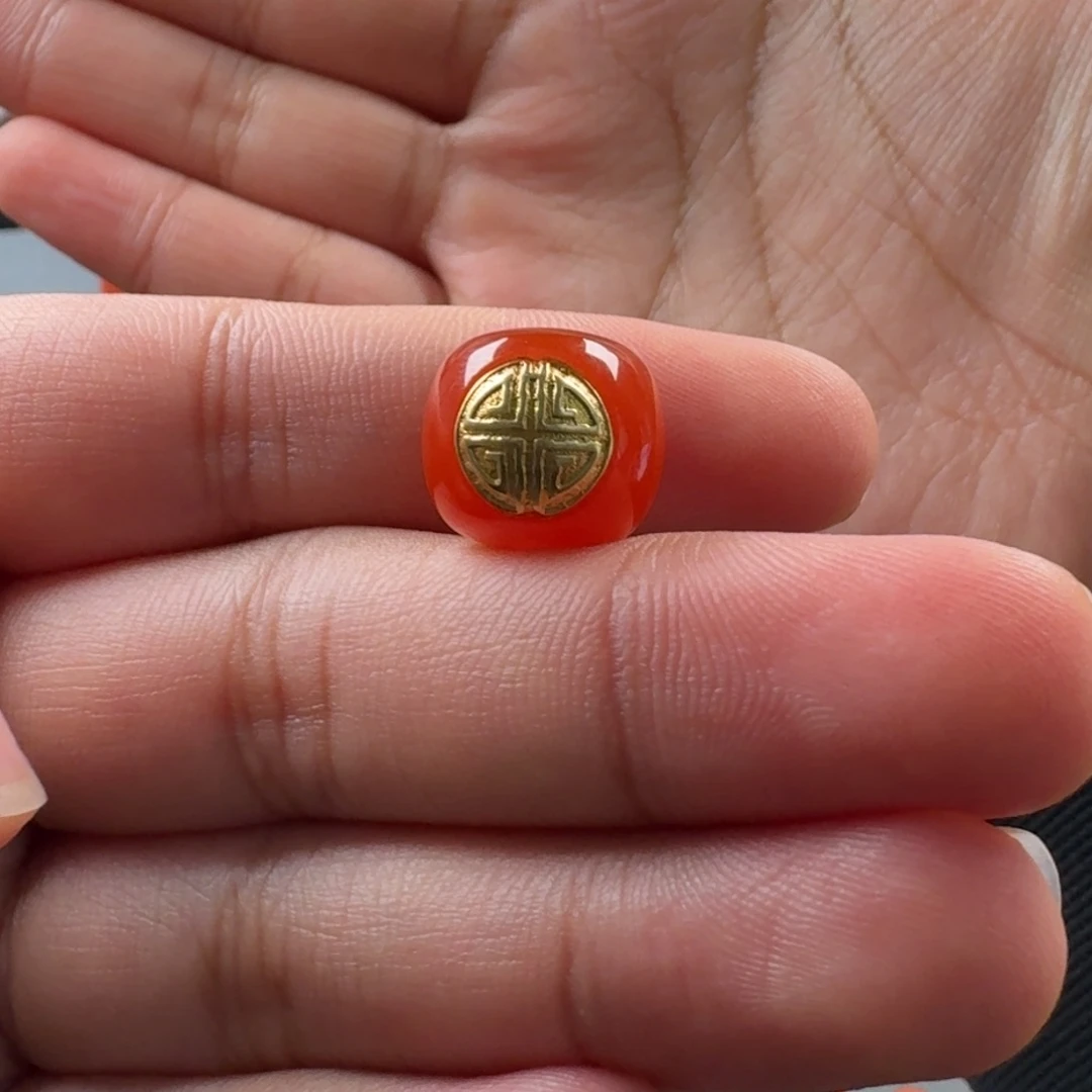 南红玛瑙18K金镶嵌老型13.8*12.9mm
