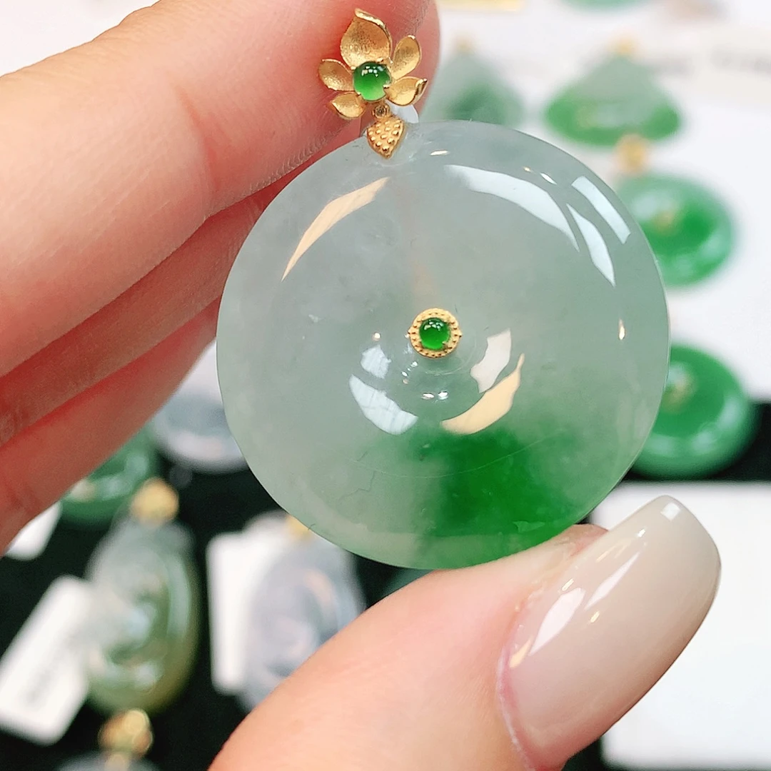 翡翠18K金镶嵌颈饰