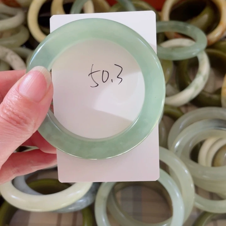 蛇纹石玉手镯未镶嵌银****戏