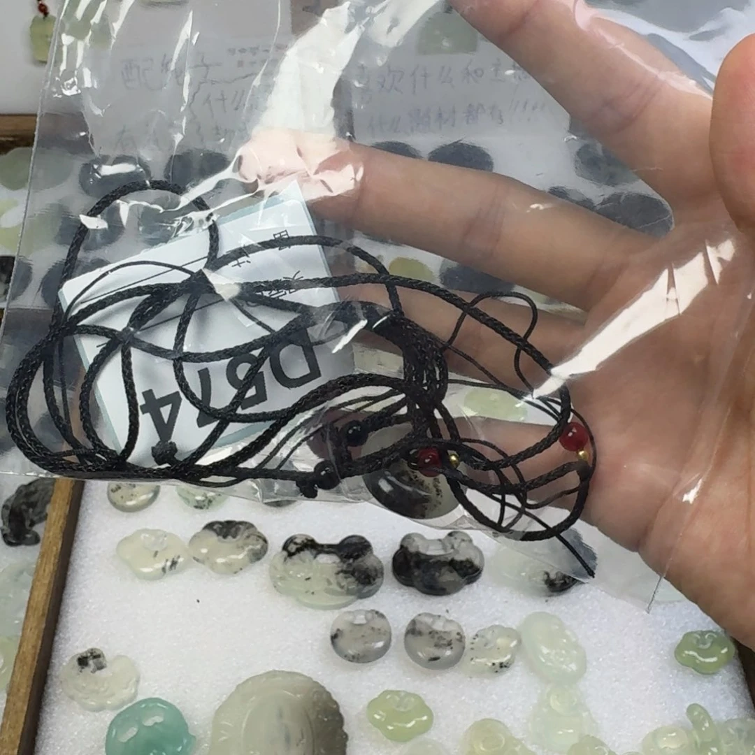 远***千蛇纹石玉未镶嵌吊坠