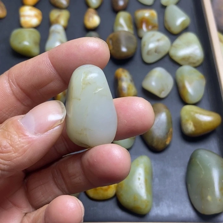 名***剑和田玉（糖玉）未镶嵌珠宝奇石