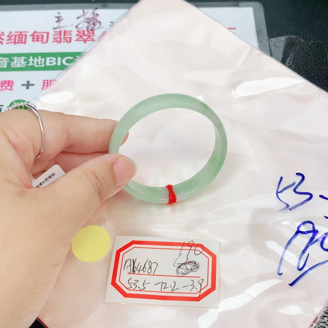 翡翠手镯未镶嵌缅甸翡翠