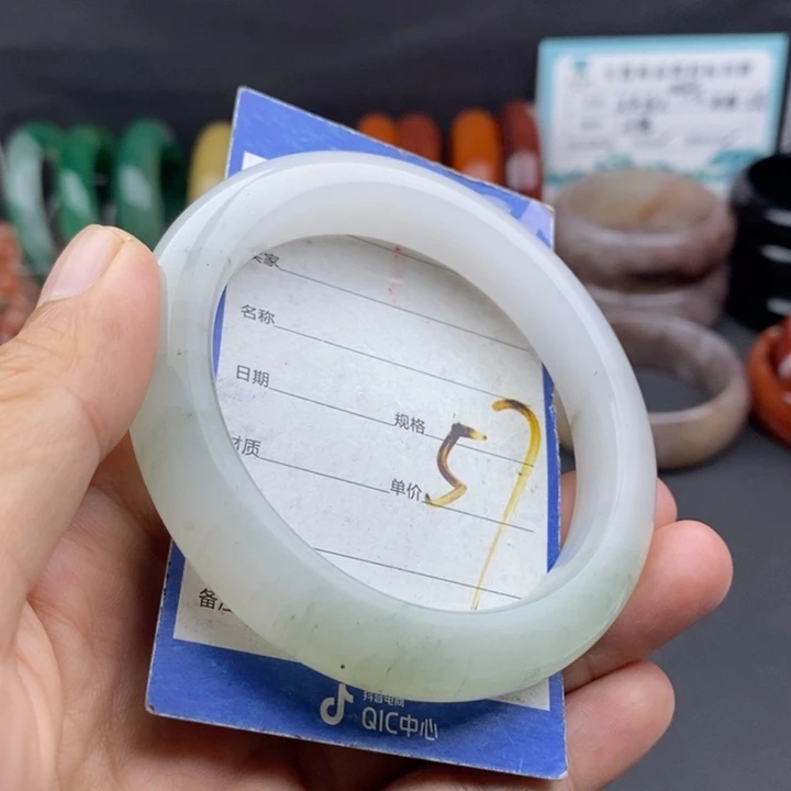 未镶嵌手镯石英质玉