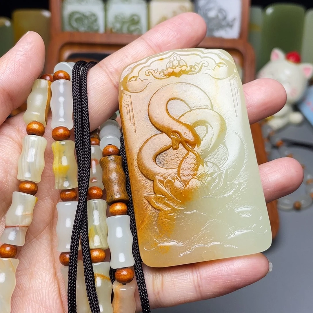 新疆昆仑山脉料生肖蛇