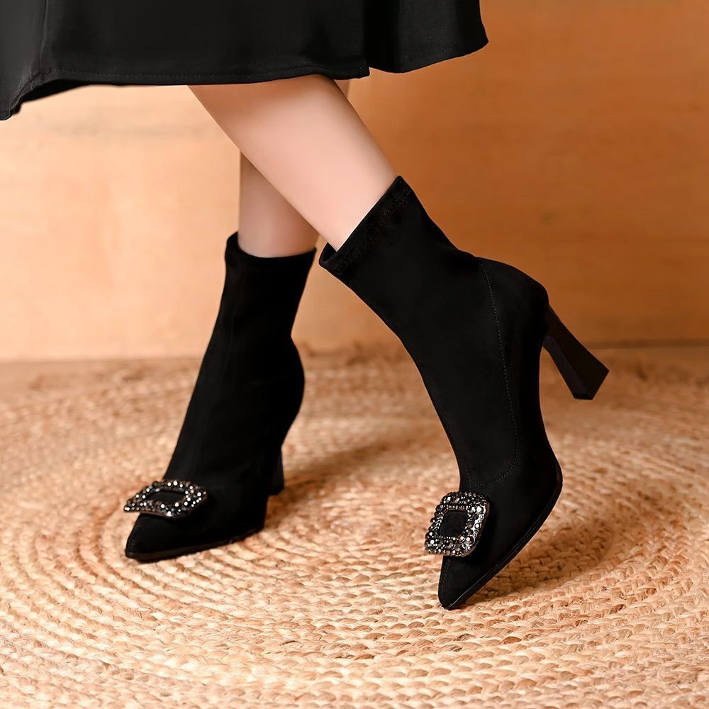 秋冬新款尖头水钻方扣粗跟短靴女百搭绒面短筒弹力瘦瘦靴女时装靴