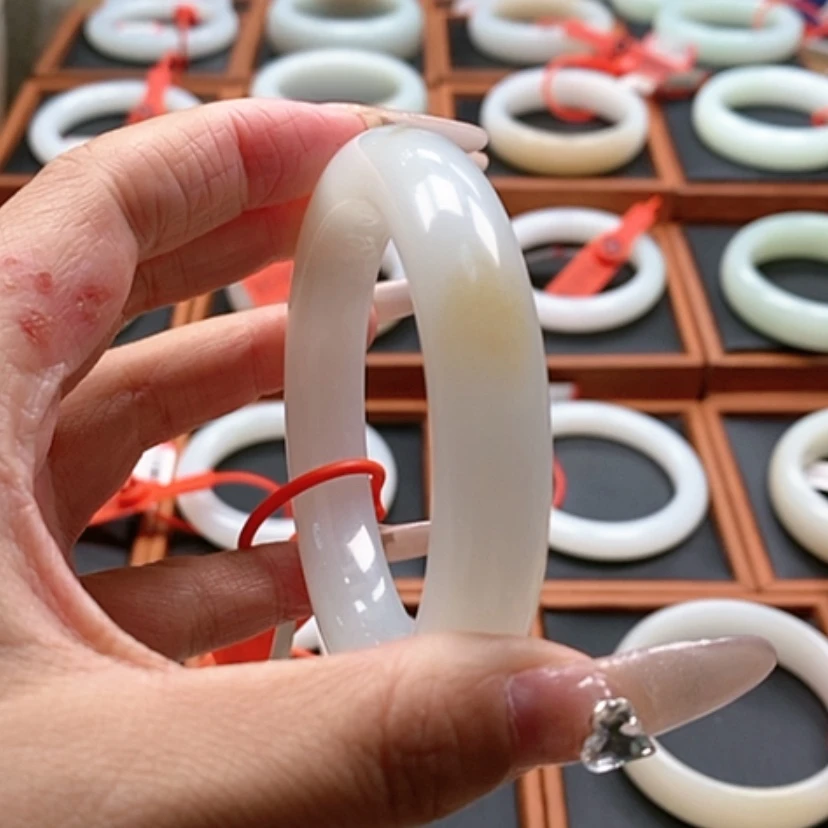 【闪购商品】未镶嵌手镯和田玉