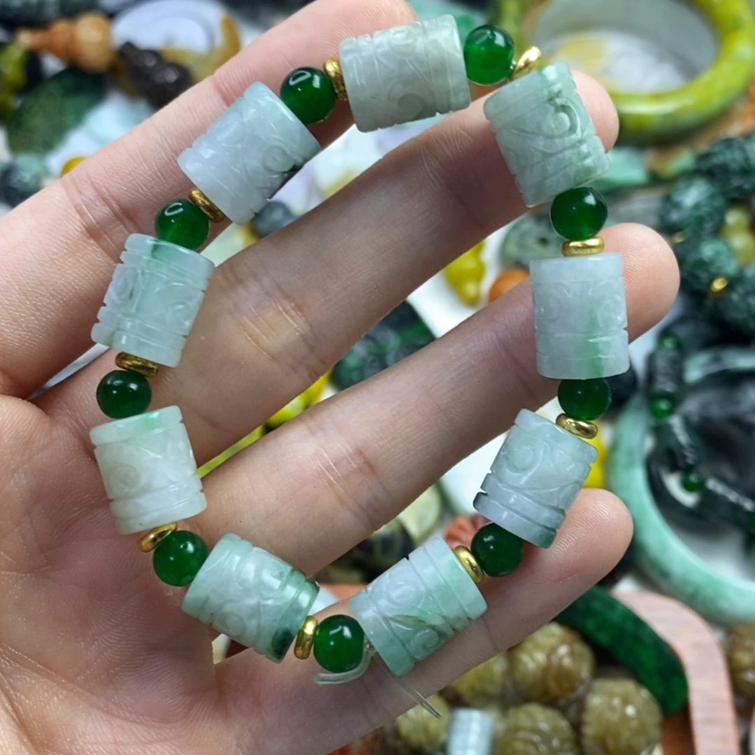 翡翠未镶嵌颈饰吊坠