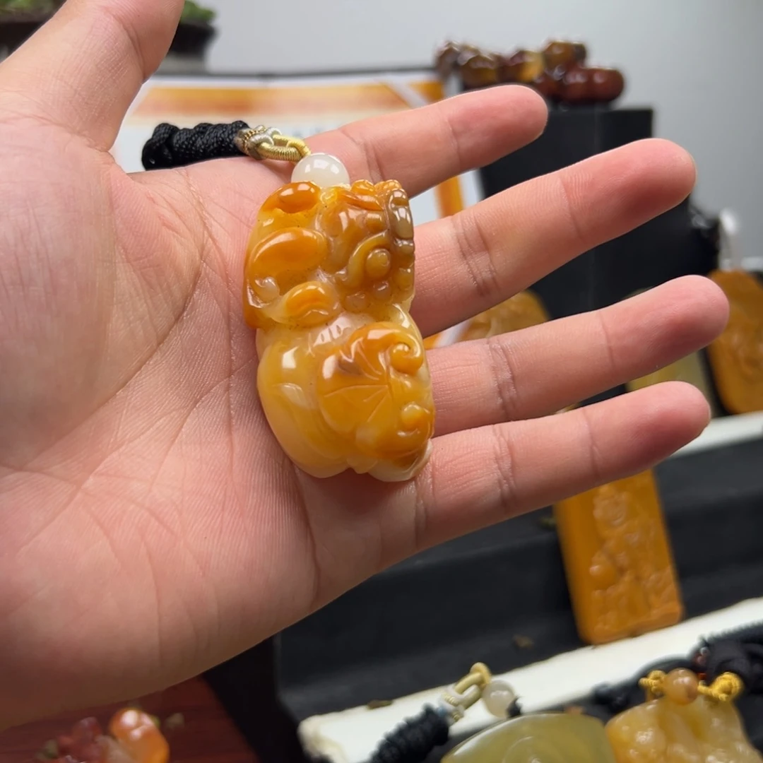 未镶嵌石英质玉（黄龙玉）黄龙玉