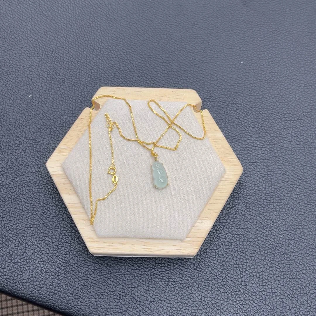 翡翠18K金镶嵌颈饰豆子