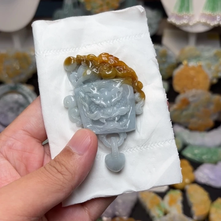 翡翠未镶嵌颈饰吊坠