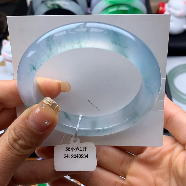 翡翠手镯未镶嵌高冰蓝水飘花