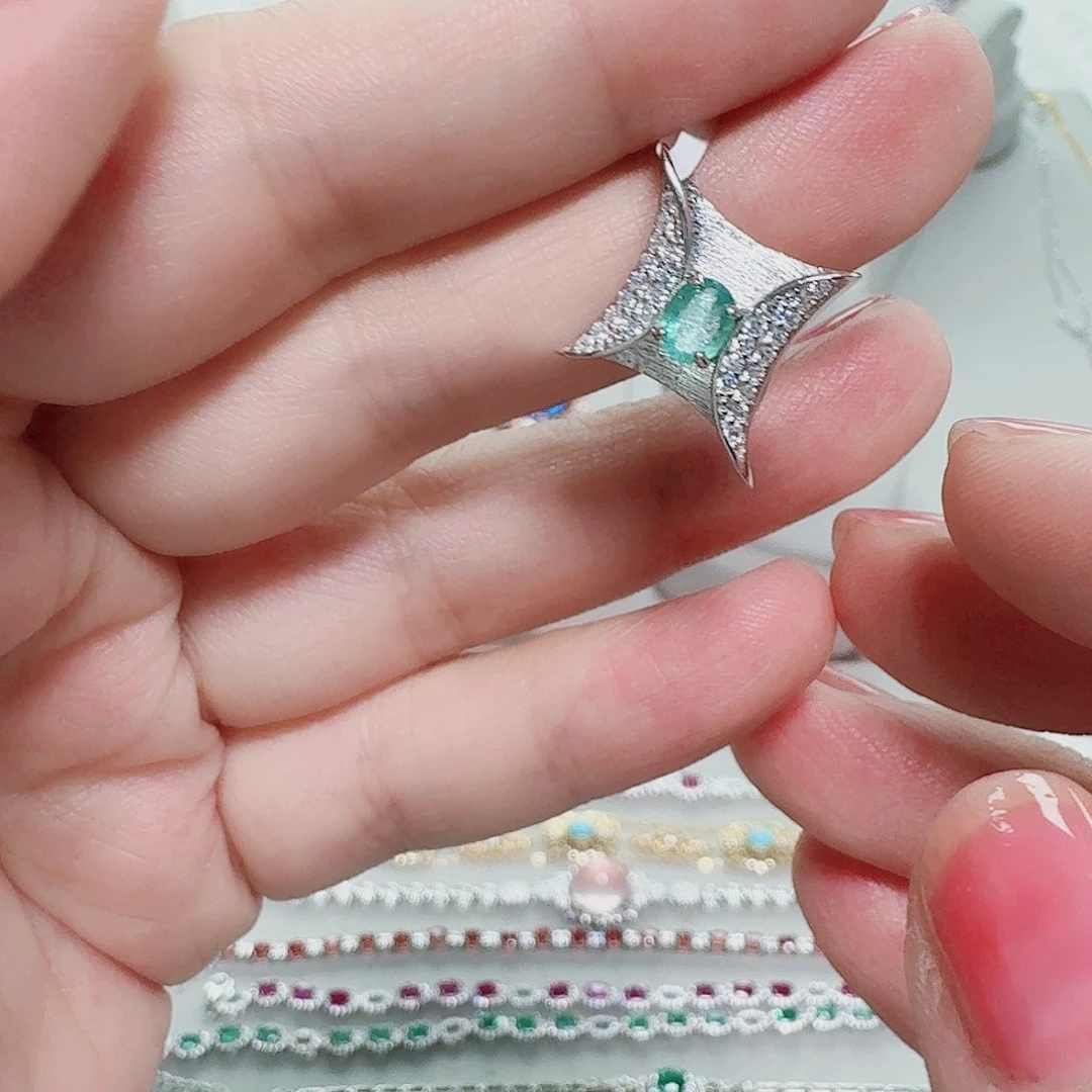 手链银S925镶嵌祖母绿吊坠