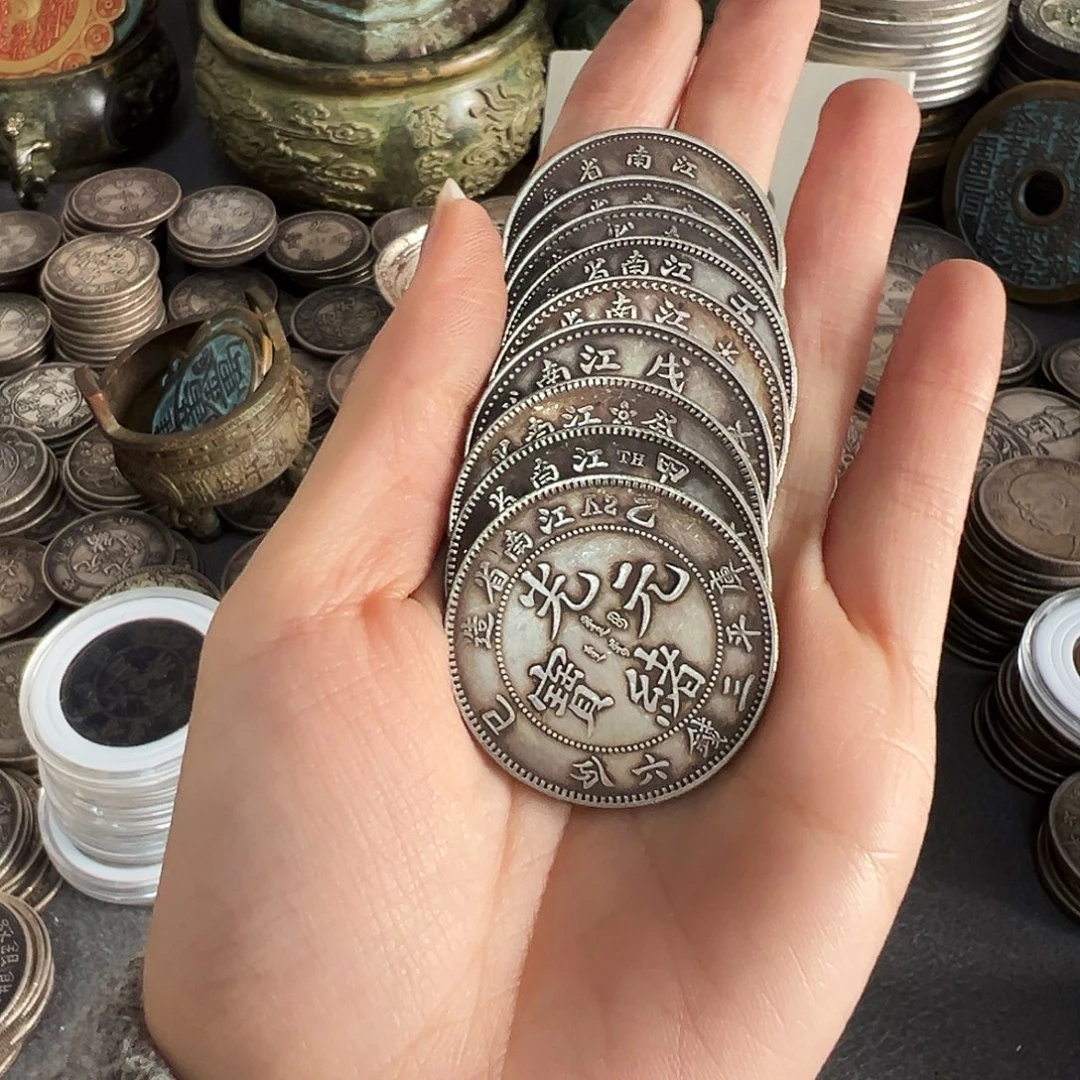 金属复古风格龙洋