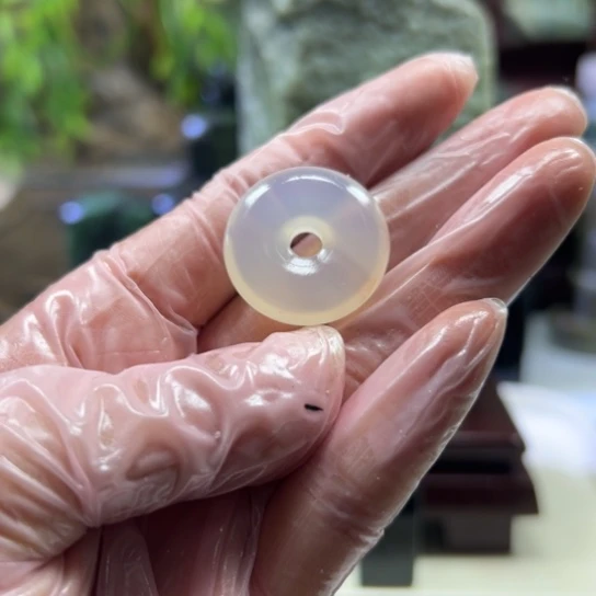 透闪石质玉未镶嵌颈饰