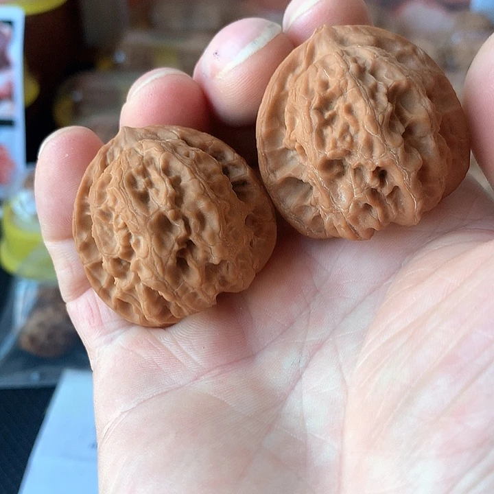 文玩核桃吊坠38梨木有磕尖