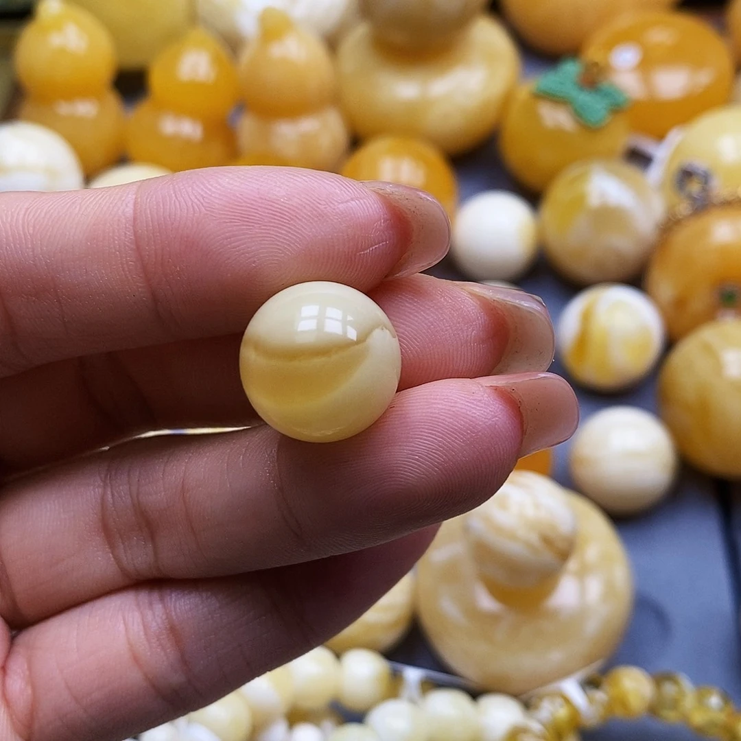 蜜蜡未镶嵌珠宝奇石