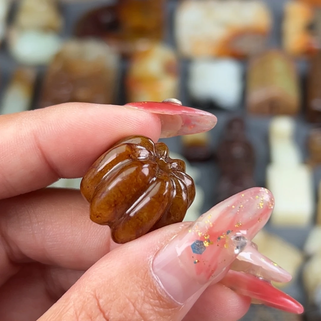 颈饰未镶嵌和田玉（糖玉）