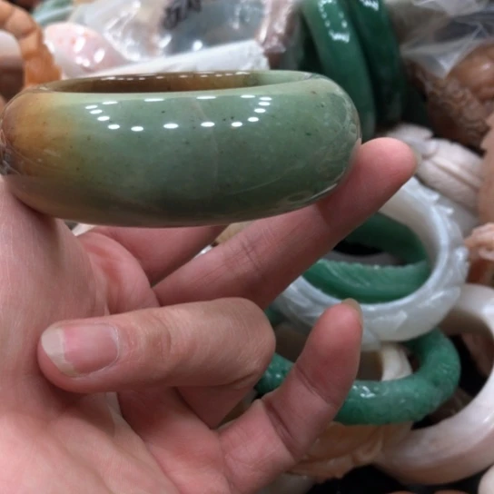 石英质玉手镯未镶嵌清*