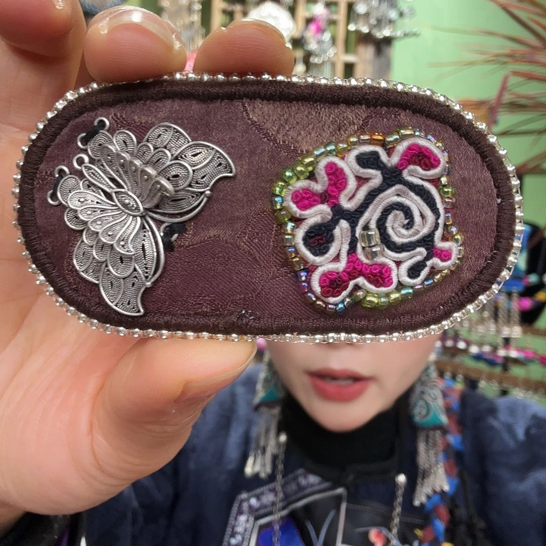 *****刺绣发夹。