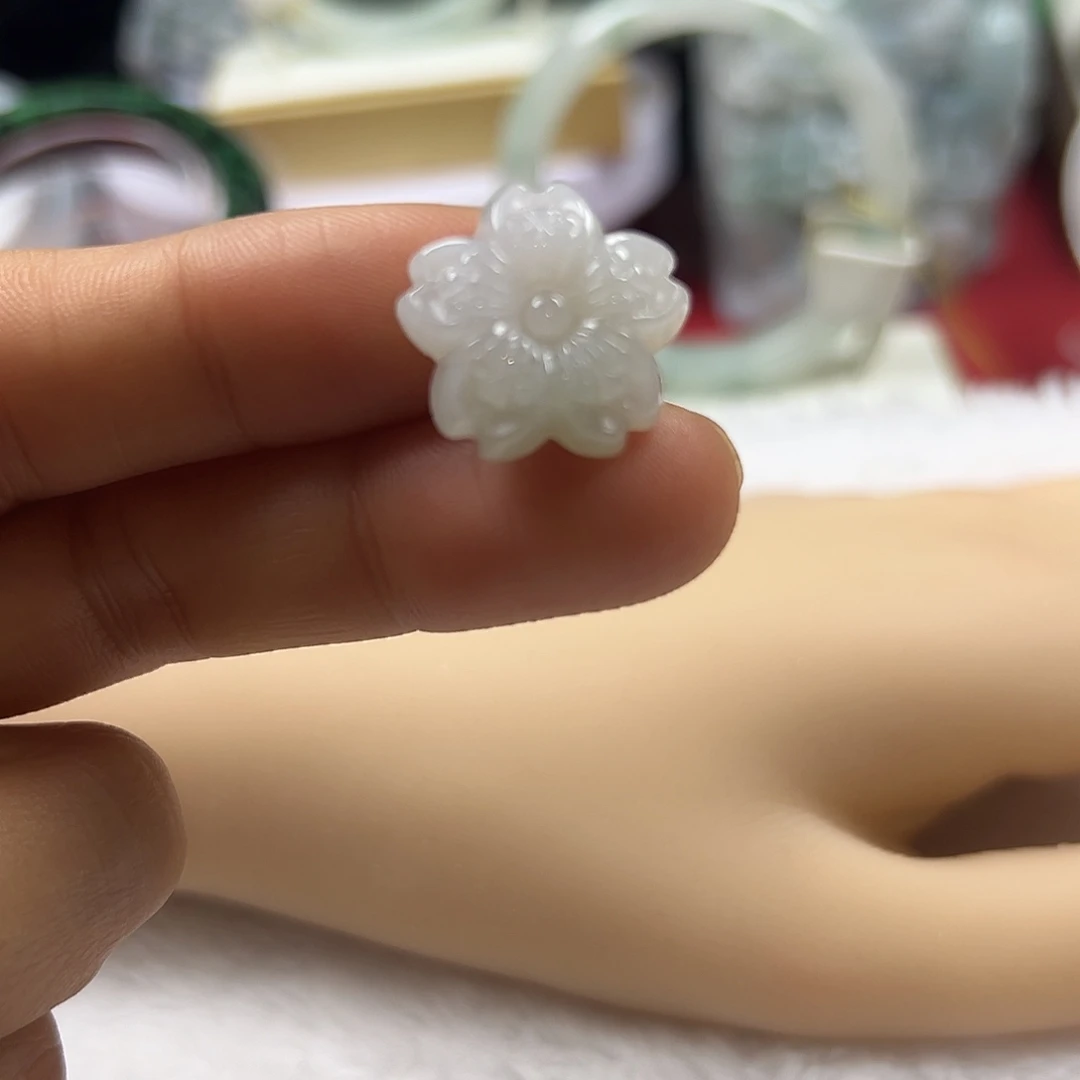 颈饰未镶嵌翡翠缅甸天然A货翡翠花吊坠