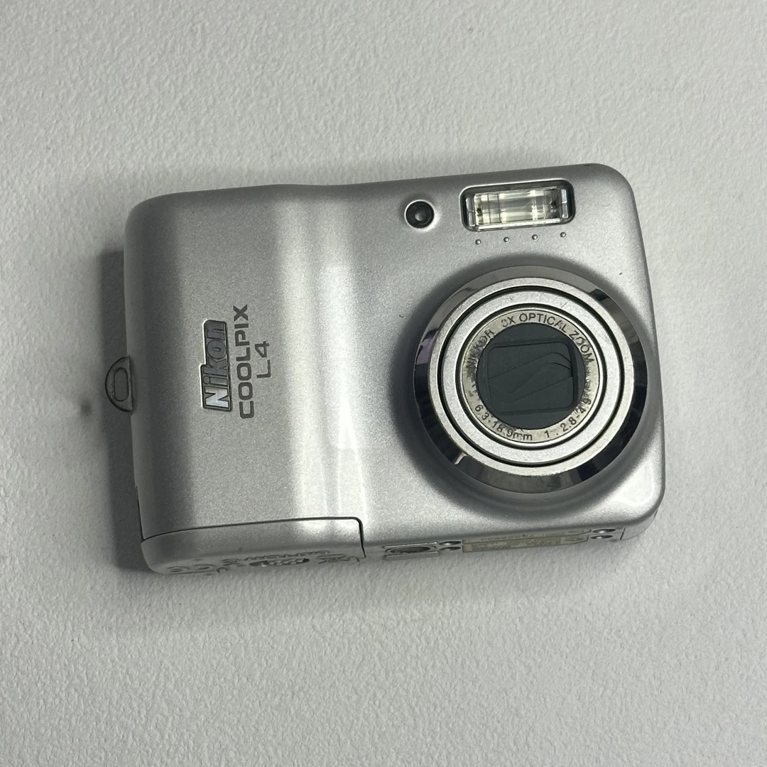 9新 Nikon/尼康 L4 400w像素3倍变焦 自备5号电池 复古氛围感CCD