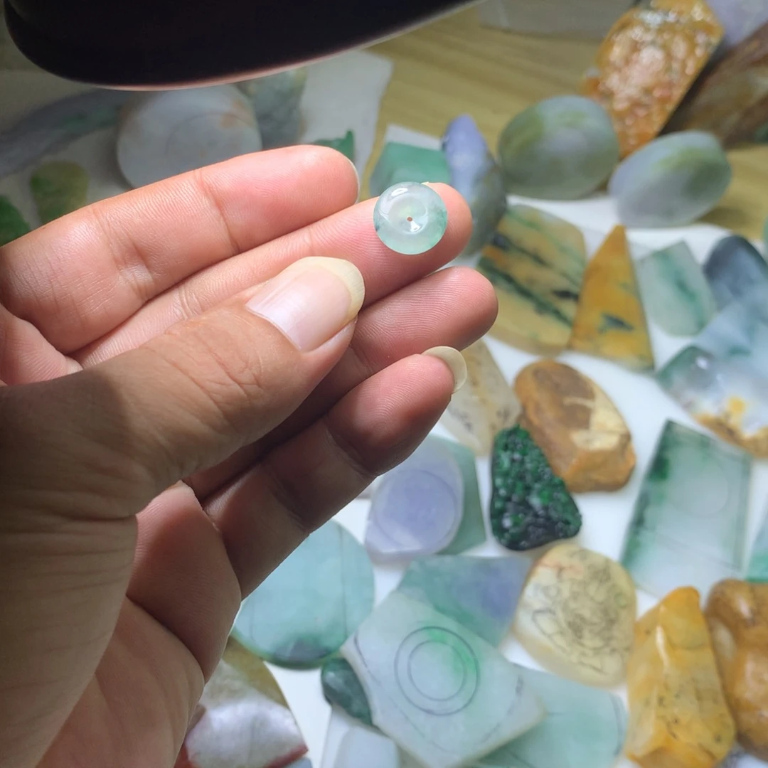 【闪购商品】定制翡翠未镶嵌天然翡翠原石吊坠