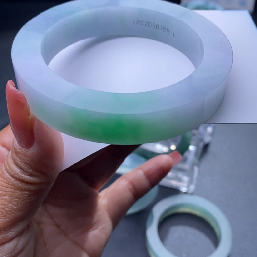 定制翡翠未镶嵌翡翠手镯