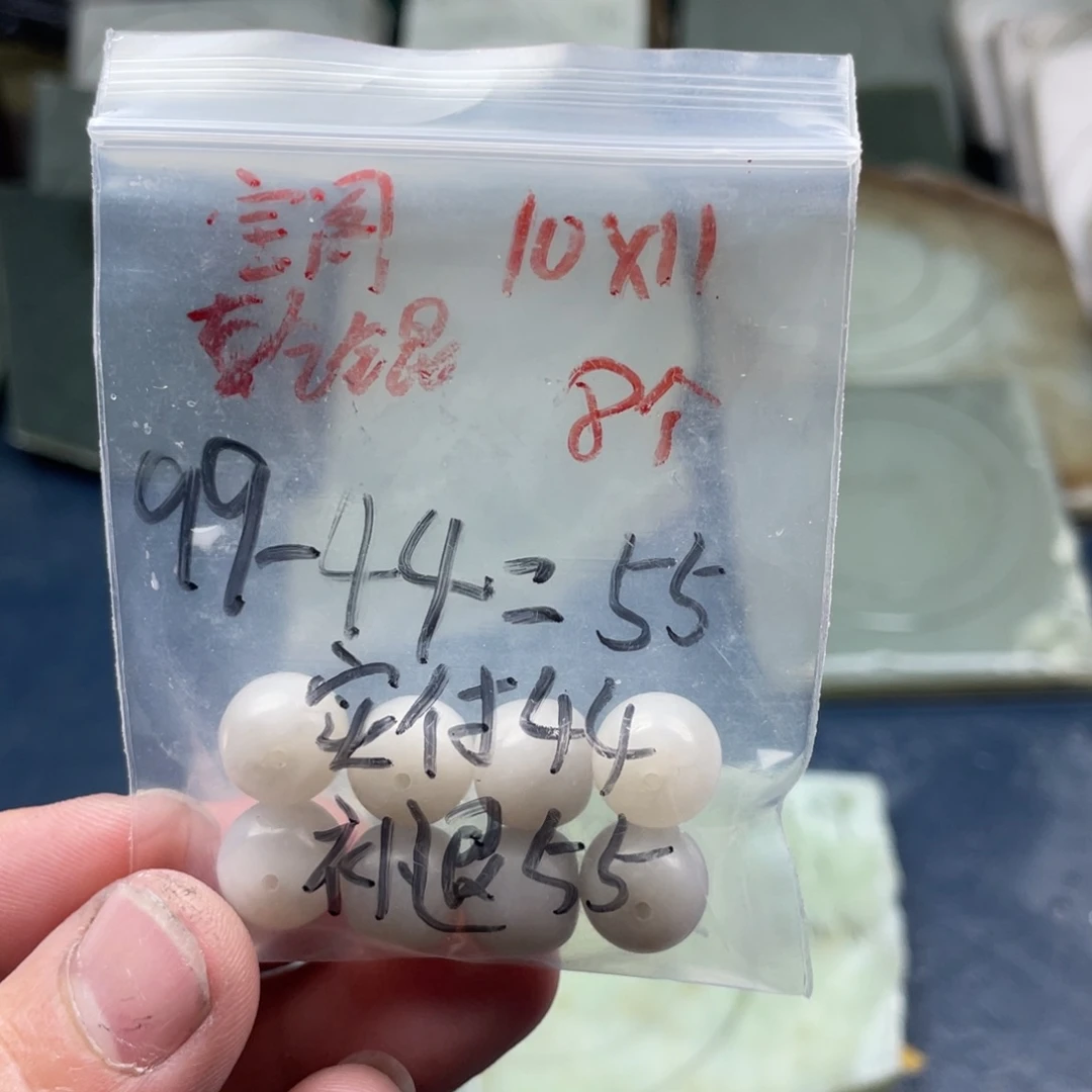 乾***锟和田玉未镶嵌珠宝奇石