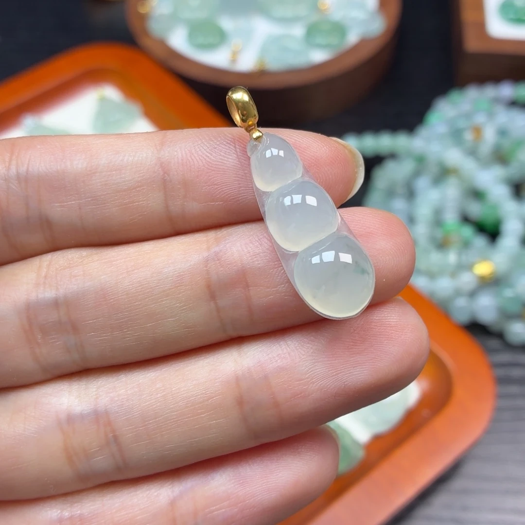 翡翠18K金镶嵌颈饰豆子