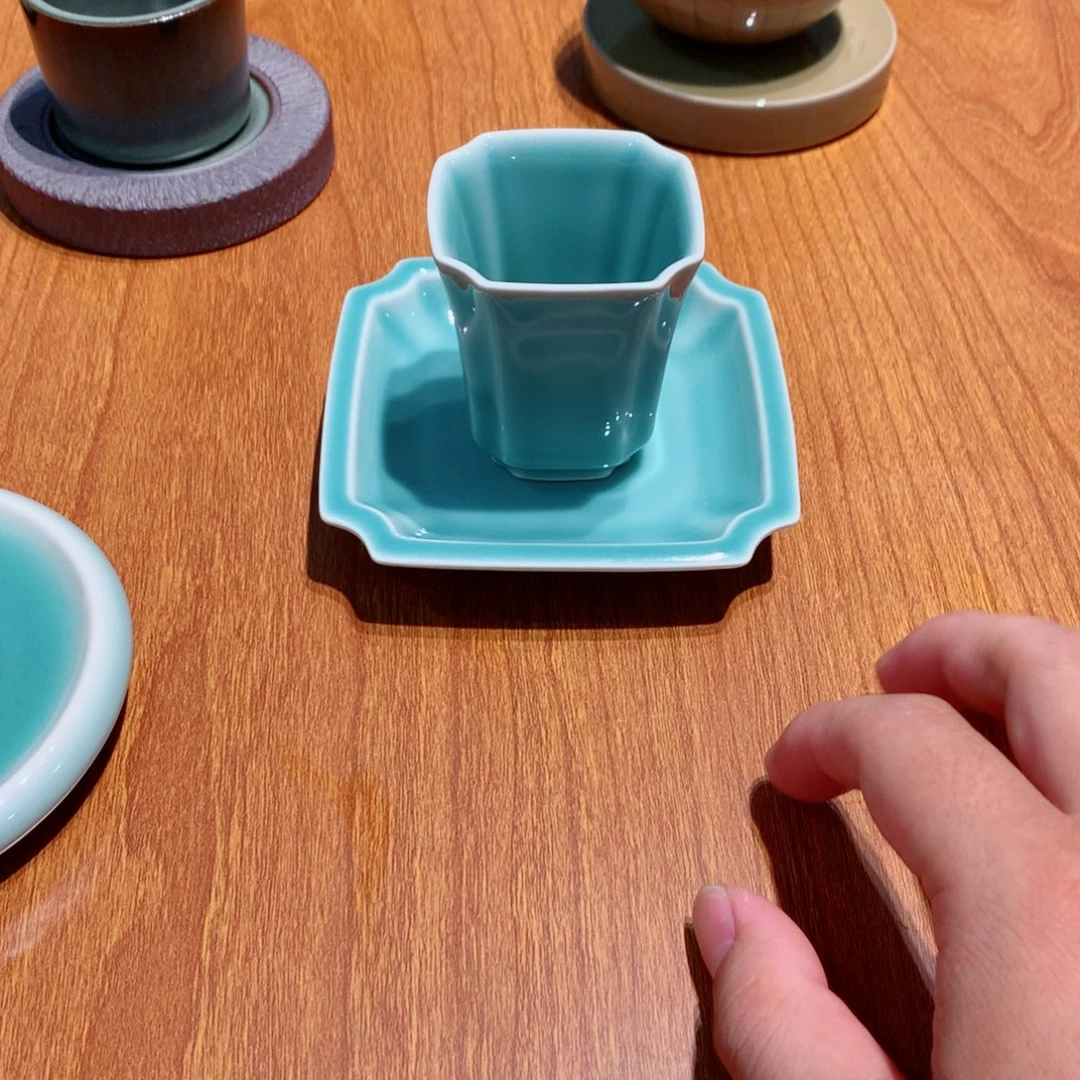 酱***爆龙泉青瓷茶具一套
