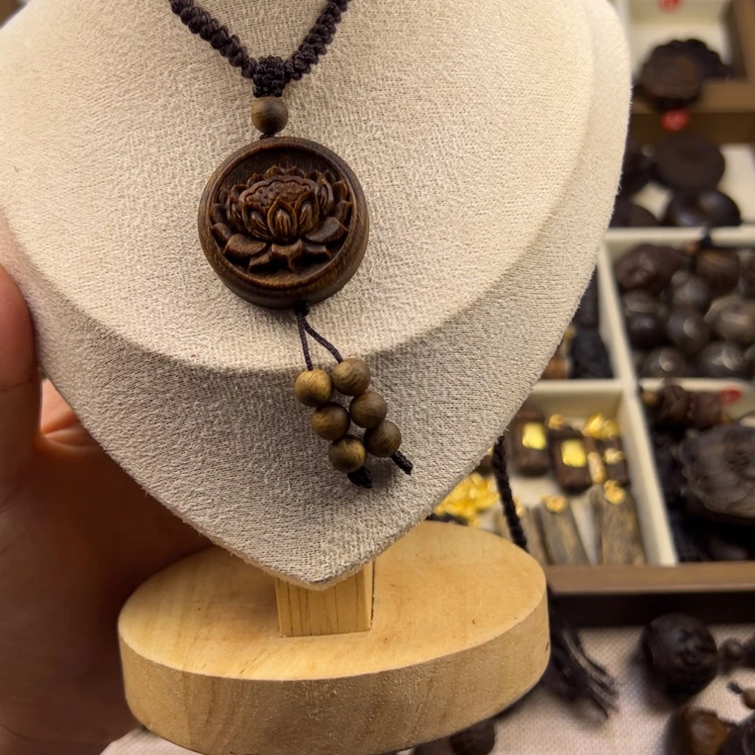 木质类步步生莲随行脖挂配饰