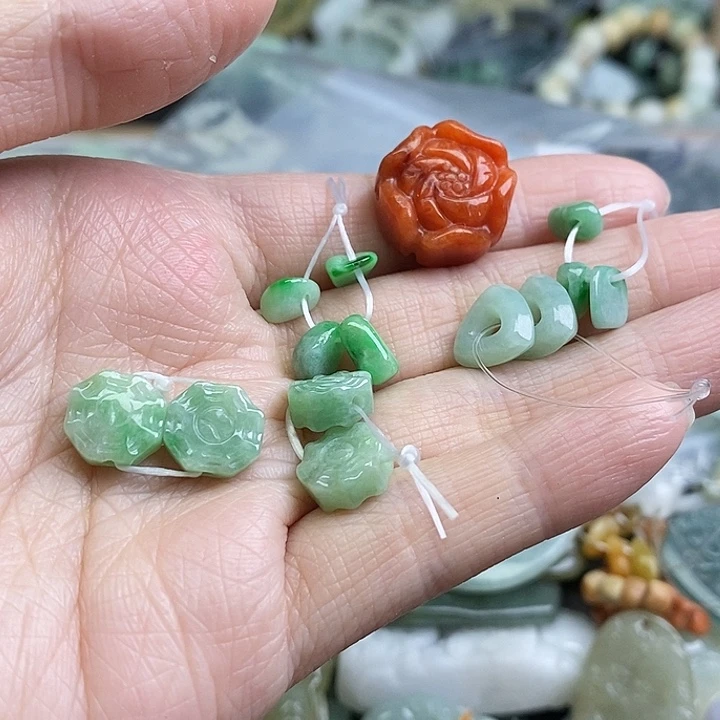 过***眼翡翠未镶嵌颈饰天然翡翠