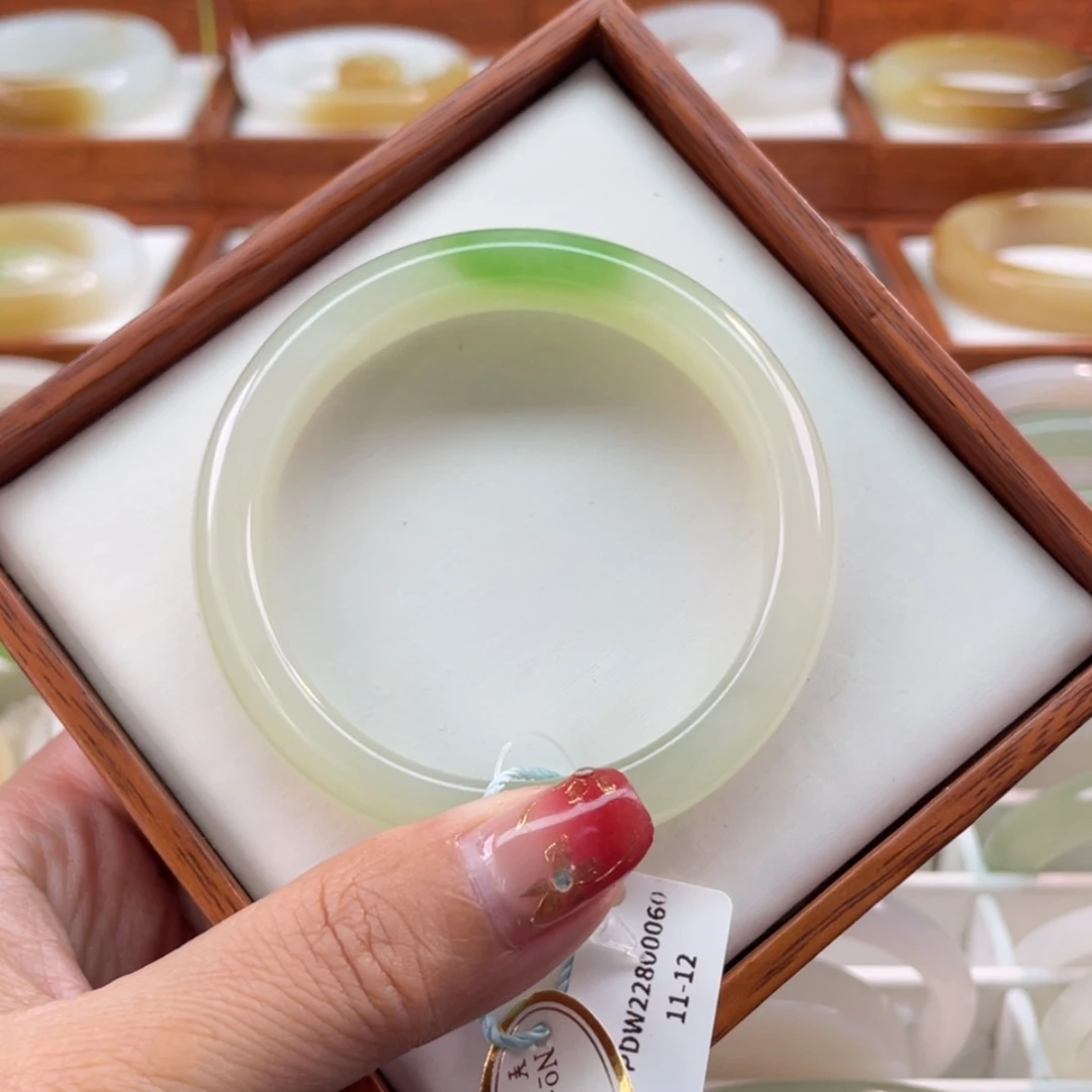 【闪购商品】和田玉手镯未镶嵌54