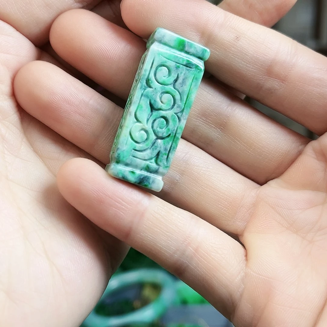 翡翠颈饰未镶嵌吊坠