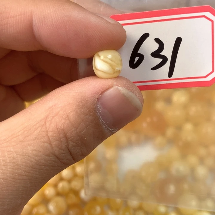 琥珀未镶嵌珠宝奇石瑕疵9