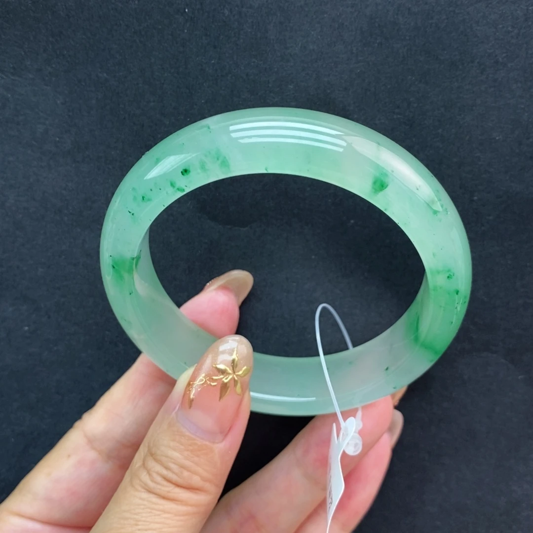 如***说石英质玉未镶嵌手镯