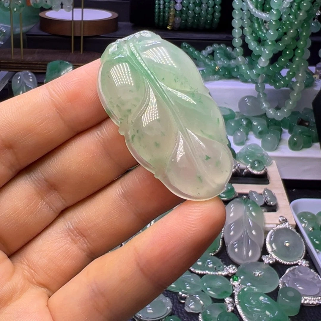 石英质玉（非洲翠）未镶嵌颈饰