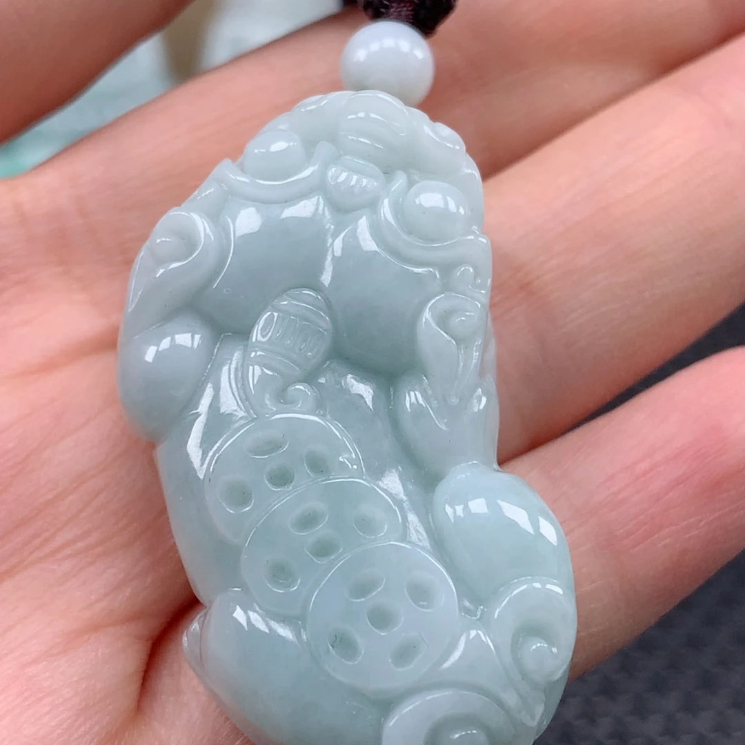 翡翠未镶嵌颈饰貔貅