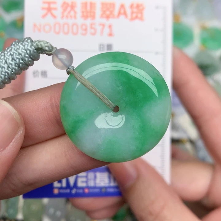 颈饰未镶嵌翡翠扣