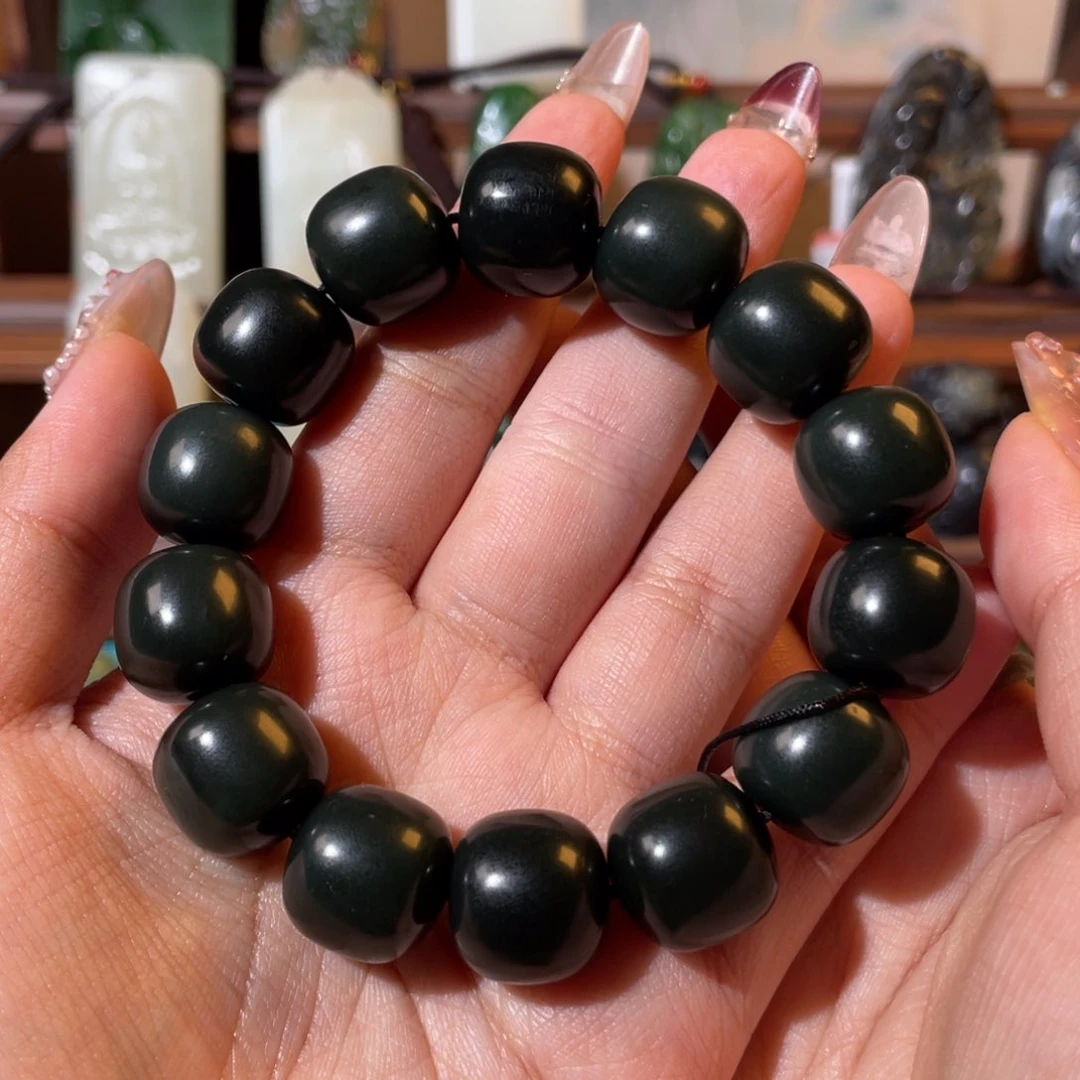 和田玉颈饰未镶嵌木*?