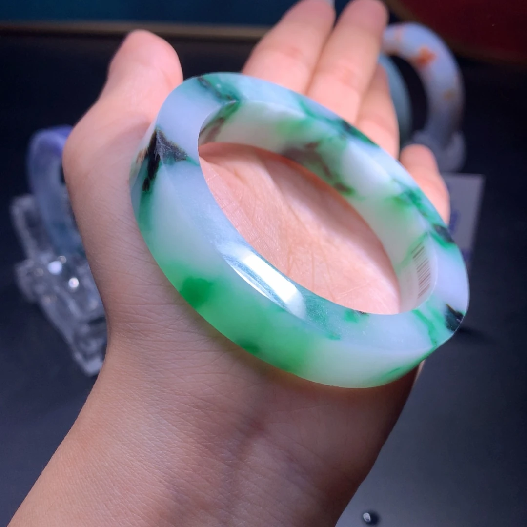 未镶嵌翡翠手镯定制翡翠