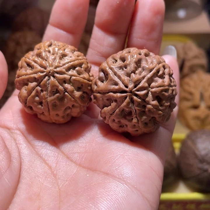 桃核把件微瑕八瓣金刚菩提31