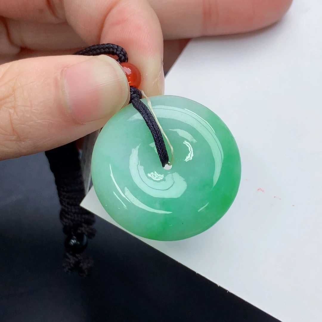 颈饰未镶嵌翡翠平安扣