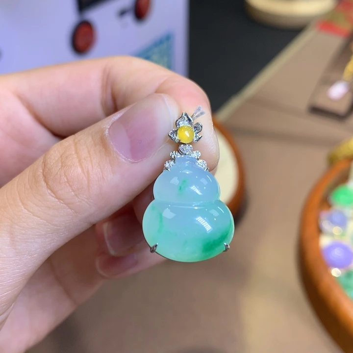 颈饰18K金镶嵌翡翠翡翠